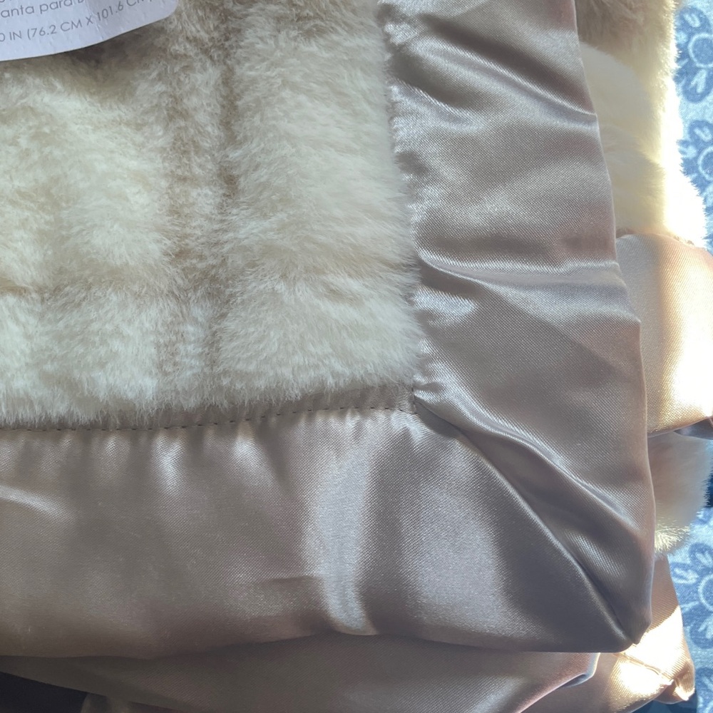 Cream Baby Blanket - Picture 4 of 7